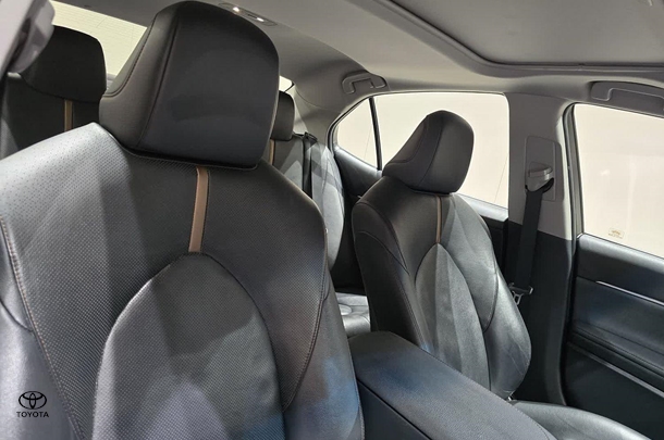 2020 Toyota Camry Hybrid SL image 27