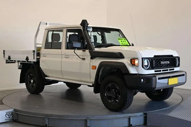 2025 Toyota LC Military GXL image 2