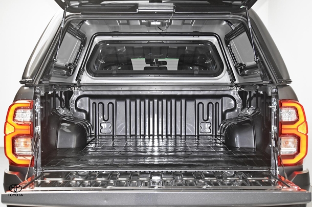 2024 Toyota Hilux 4x4 SR5 image 19