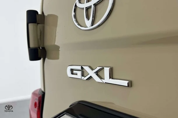 2023 Toyota LC Military GXL image 9