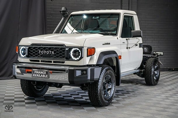 2025 Toyota LC Military GXL image 4