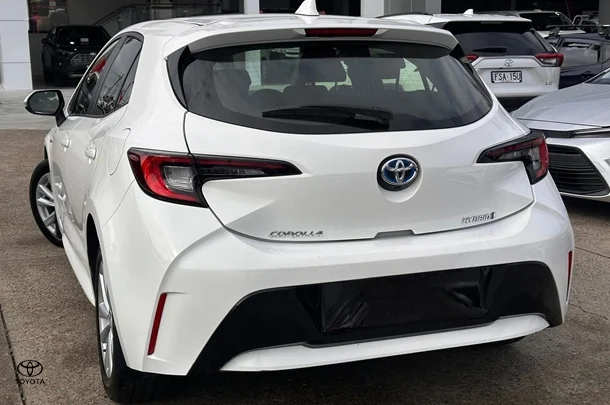 2023 Toyota Corolla Hatch Hybrid Ascent Sport image 2