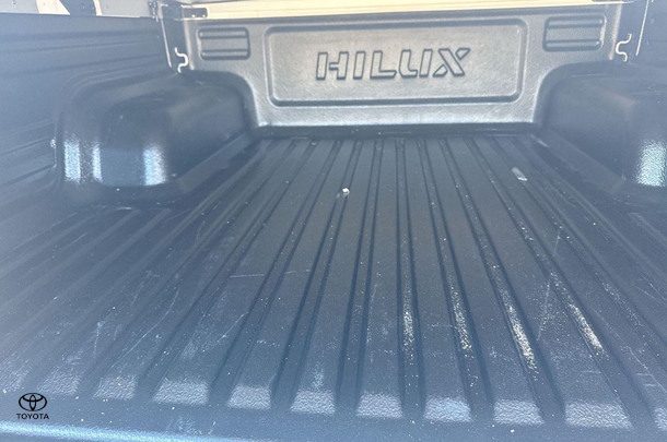 2020 Toyota Hilux SR5 image 23
