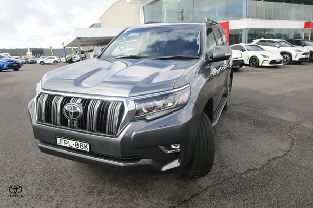 2021 Toyota Prado VX image 2