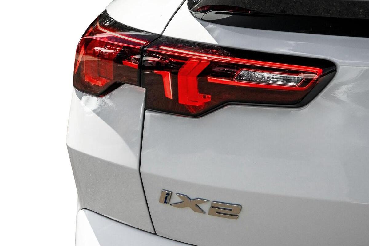 2025 BMW iX2 xDrive30 M Sport U10 Auto AWD image 4