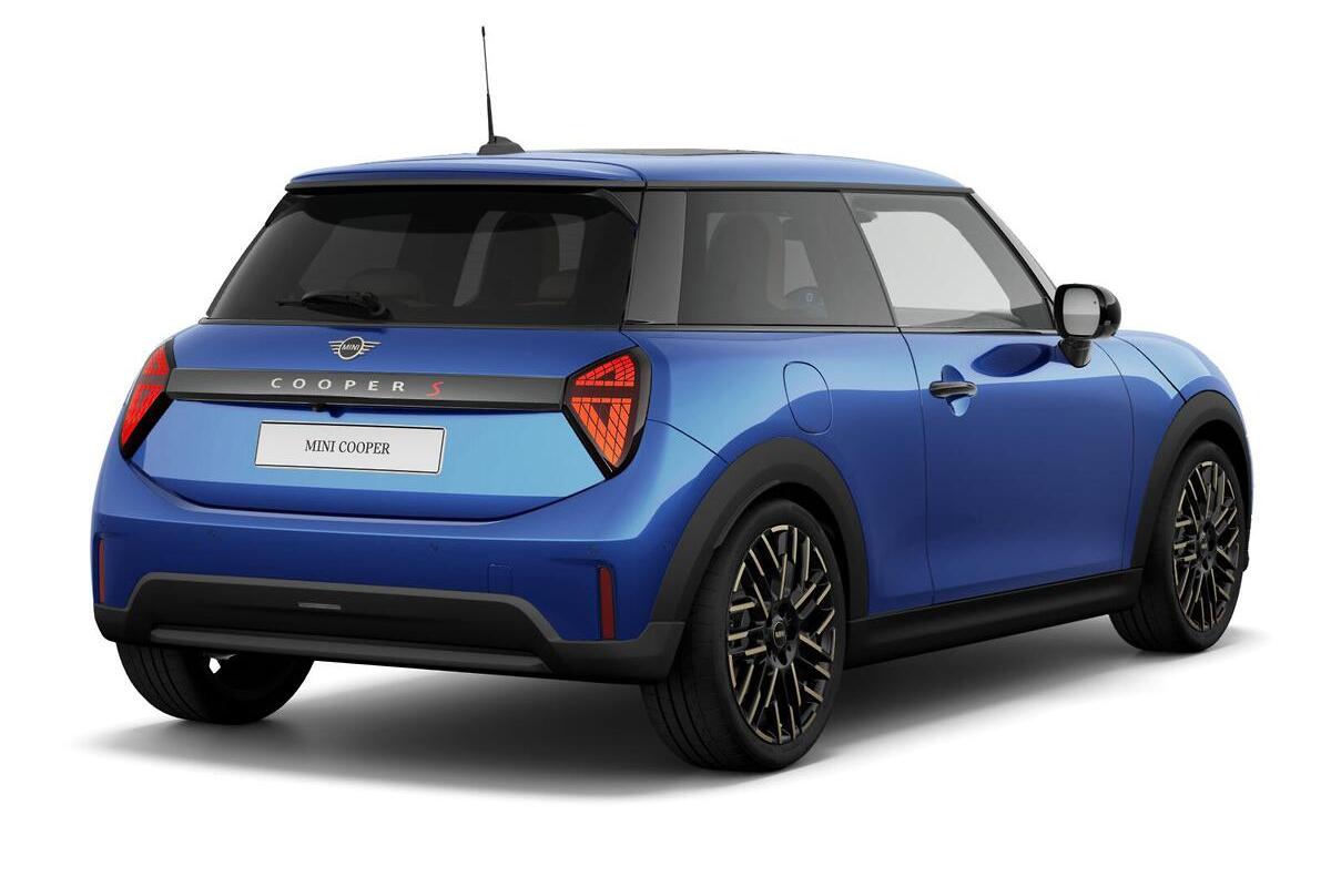 2024 MINI Cooper S Favoured Auto image 2