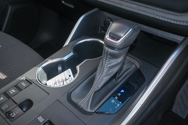 2022 Toyota KLUGER HYBRID GX AWD image 14