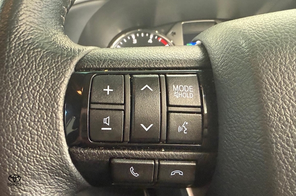 2023 Toyota Hilux SR5 image 23