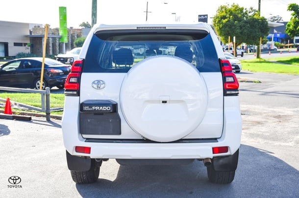 2019 Toyota Prado GX image 5