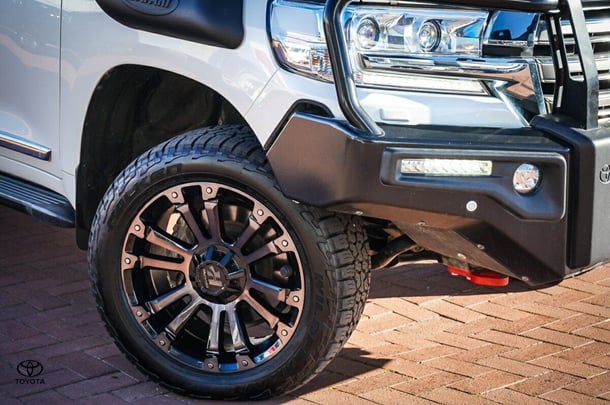 2019 Toyota Landcruiser Sahara image 2
