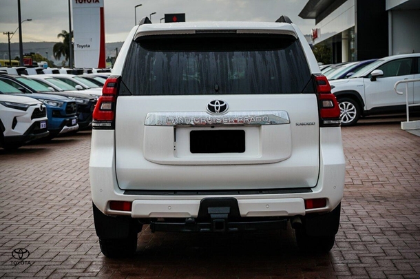 2021 Toyota Prado Kakadu image 7