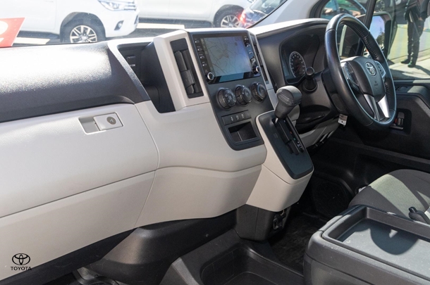 2022 Toyota HIACE LWB image 8