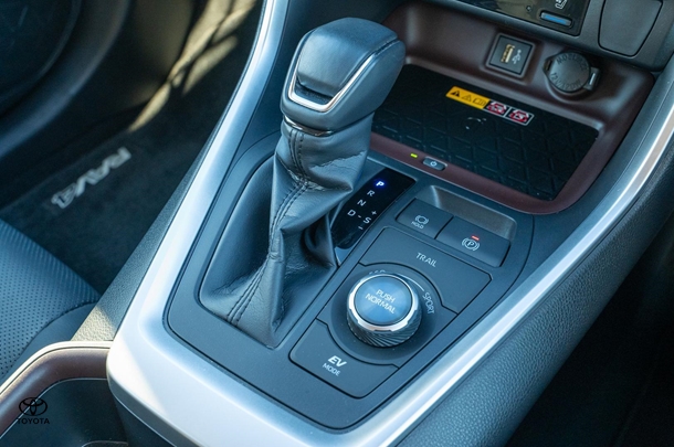 2024 TOYOTA RAV4 Hybrid Cruiser-AWD image 18