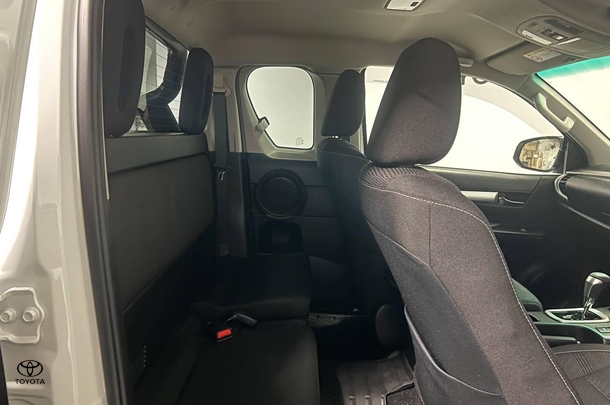 2023 Toyota Hilux SR5 image 10