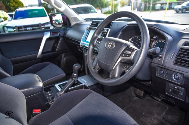 2019 Toyota Prado GX image 18
