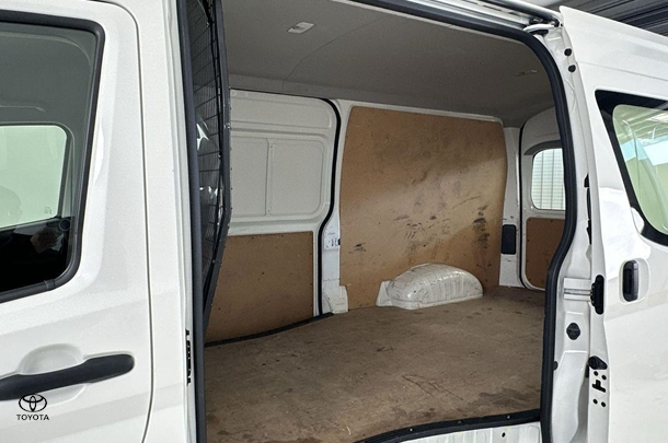 2022 Toyota Hiace SLWB image 31
