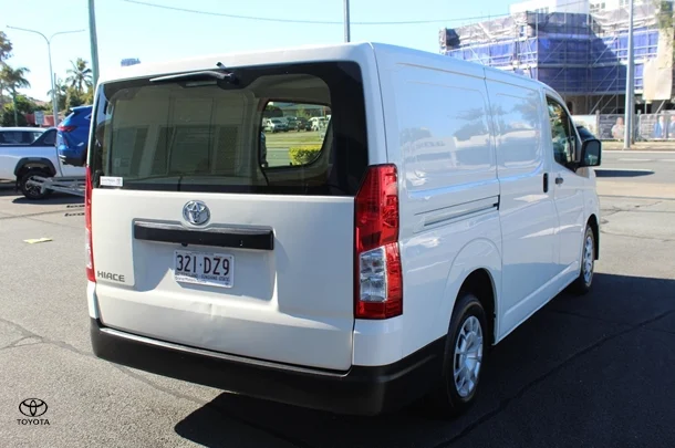 2022 Toyota Hiace LWB image 5