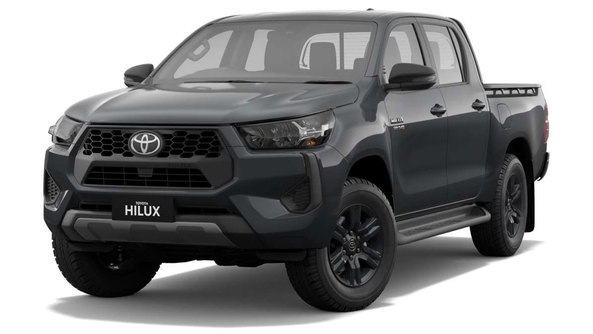 2024 Toyota Hilux 4x4 SR 48V Diesel Double-Cab Pick-Up image 4