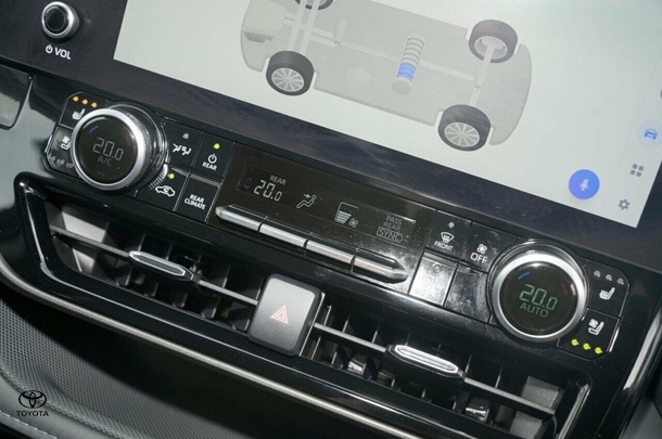 2024 Toyota Kluger Hybrid AWD GRANDE image 18