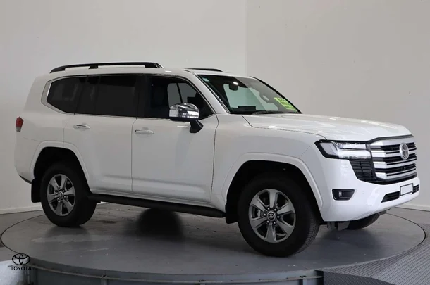 2022 Toyota Landcruiser Sahara image 2