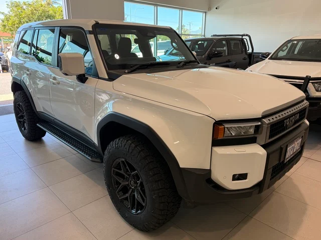 2025 Toyota Prado GX image 1
