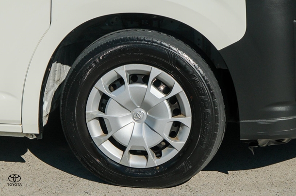2022 Toyota HIACE LWB image 20