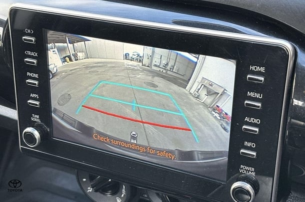 2022 Toyota Hilux SR image 4