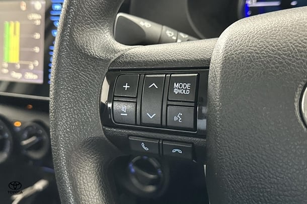 2019 Toyota Hilux SR image 19