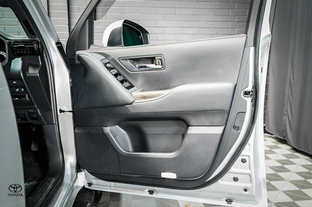 2024 Toyota Landcruiser VX image 14