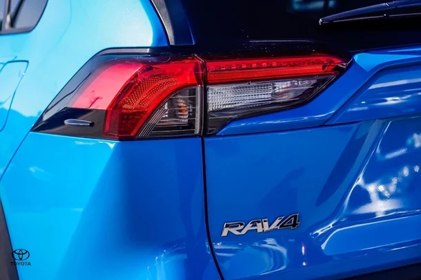 2019 Toyota RAV4 GXL image 14