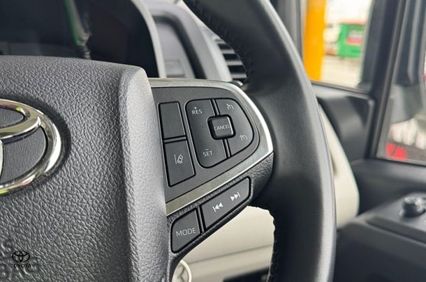2021 Toyota Hiace SLWB image 19