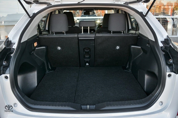 2023 Toyota Yaris Cross Hybrid GXL image 10