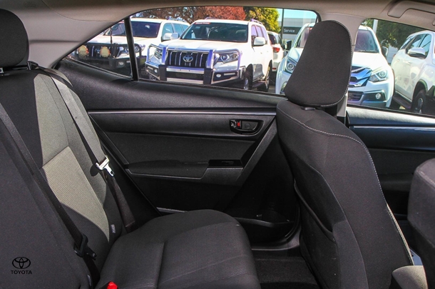 2017 Toyota Corolla Sedan Ascent image 7