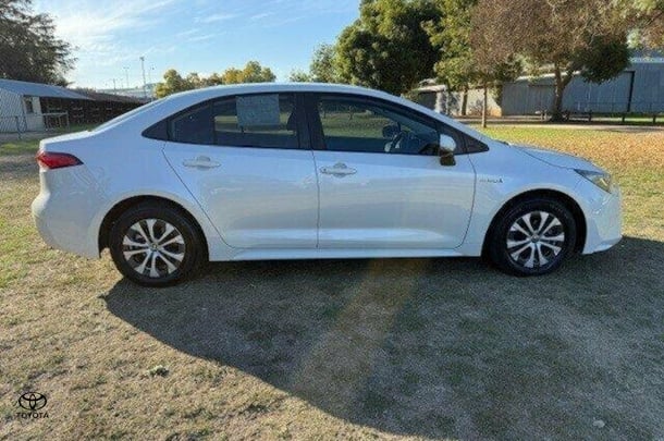 2021 Toyota Corolla Sedan Hybrid Ascent Sport image 8