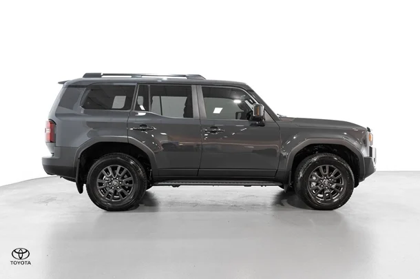 2024 Toyota Prado GXL image 10