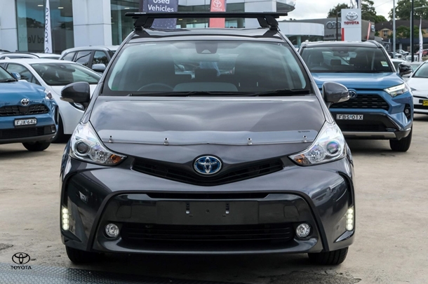 2020 Toyota Prius v L1 image 4