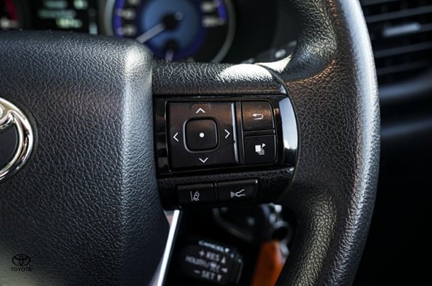 2019 Toyota Hilux 4x2 SR image 17