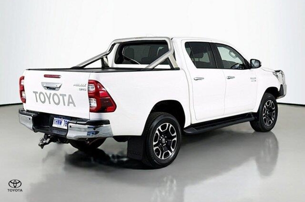 2022 Toyota Hilux SR5 image 9