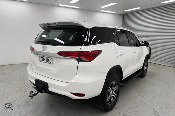 2022 Toyota Fortuner GX image 3