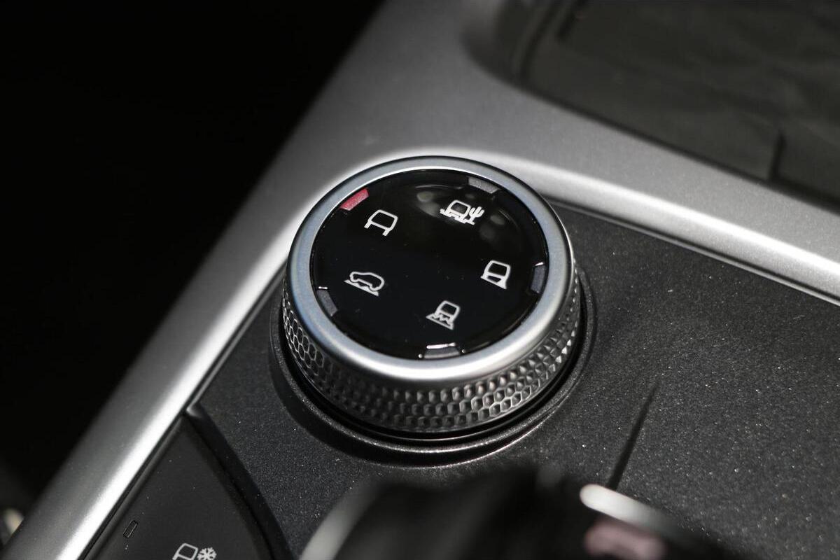 2024 GWM Tank 300 Ultra Auto 4x4 image 25