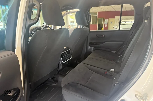 2023 Toyota Landcruiser GXL image 19