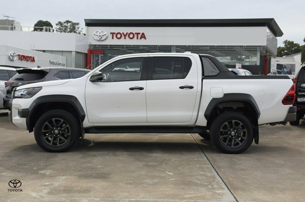 2023 Toyota Hilux 4x4 Rogue image 16