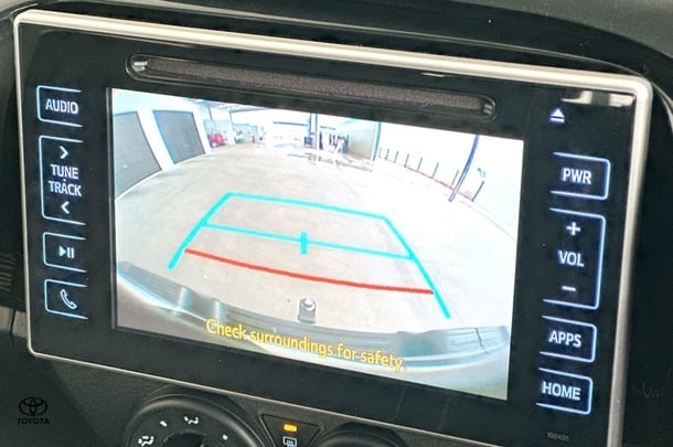 2019 Toyota Hilux SR image 3