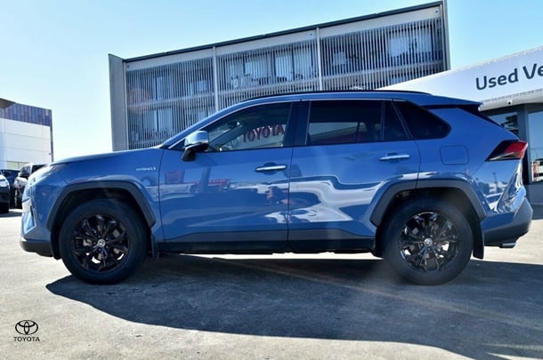 2022 Toyota RAV4 Hybrid Cruiser-AWD image 2