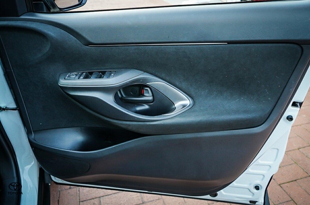 2024 Toyota Yaris Cross Hybrid GX image 13