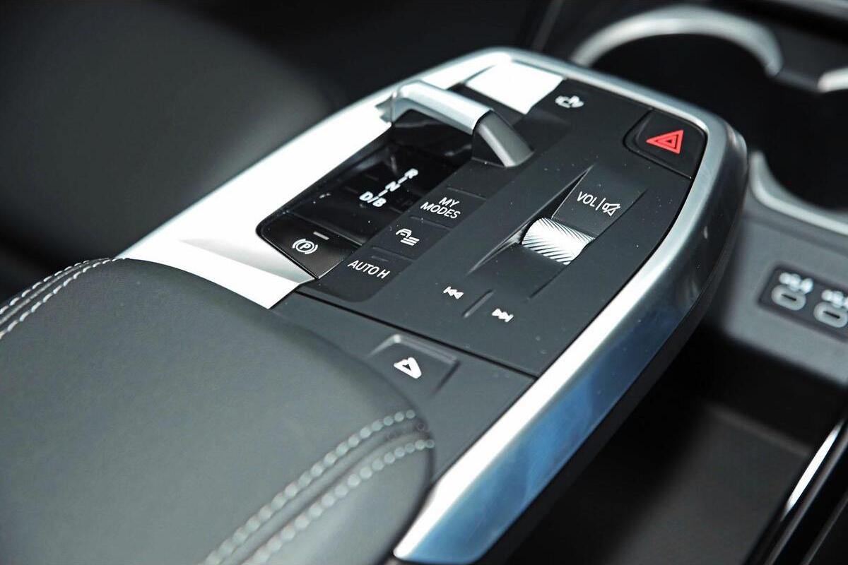 2025 BMW iX2 eDrive20 M Sport U10 Auto image 10