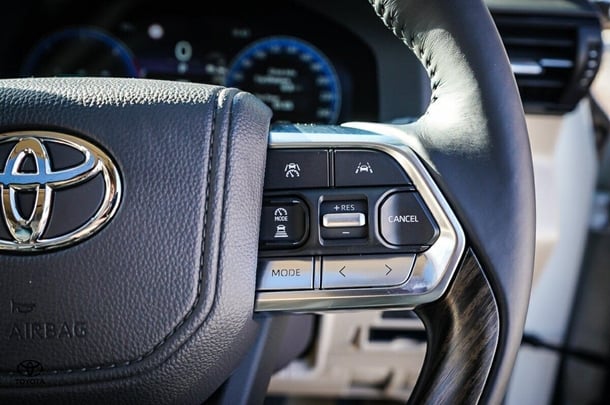 2025 Toyota Landcruiser VX image 21