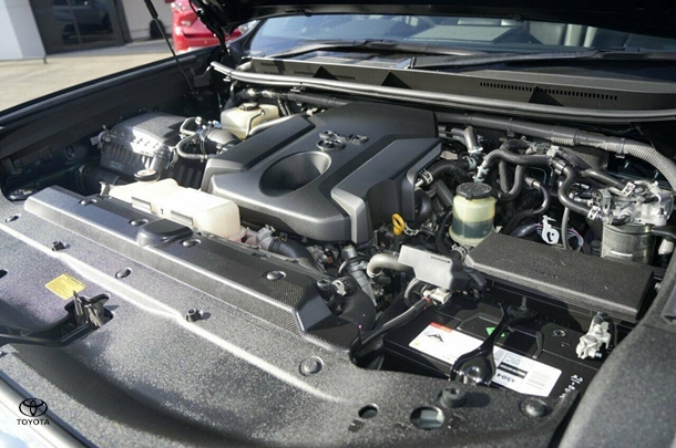 2021 Toyota Prado VX image 12