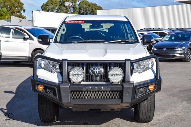 2019 Toyota Prado GX image 3