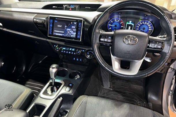 2019 Toyota Hilux SR5 image 4